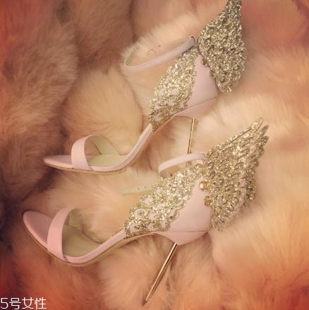sophia webster是奢侈品嗎？在足間翩然起舞