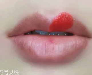 絲絨口紅和啞光哪個好？正式場合用啞光