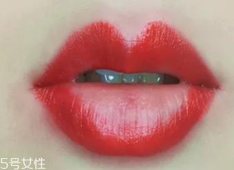 絲絨口紅和啞光哪個好？正式場合用啞光