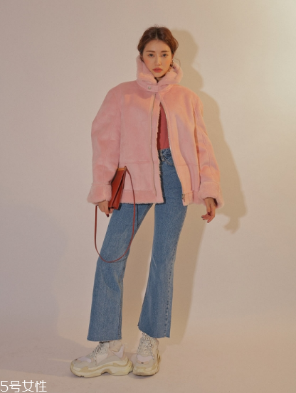 羊羔絨外套配什么褲子？讓你開春美個夠