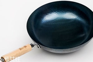 章丘鐵鍋怎么開(kāi)鍋？臻三環(huán)鐵鍋開(kāi)鍋教程