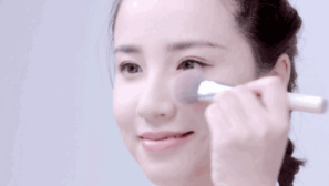 黃皮用什么顏色的腮紅？選擇與黃色互補的紫色
