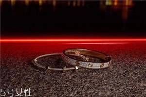 卡地亞手鐲會(huì)有劃痕嗎？一生摯愛的象征