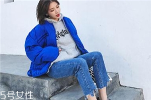牛仔褲可以配皮鞋嗎？搭出時尚街拍范兒