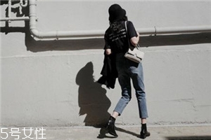 牛仔褲可以干洗嗎？仔細(xì)閱讀牛仔褲標(biāo)牌