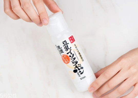 乳液可以抹頭發(fā)嗎？乳液可以防止頭發(fā)分叉