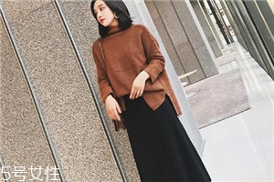 黑色針織裙配什么鞋子？各種風格隨意切換