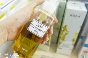 卸妝油乳化要多久？3到5分鐘