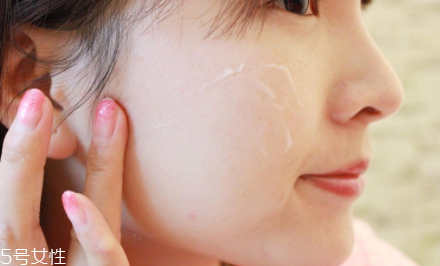 睡眠面膜過夜好不好？對于油皮是災難
