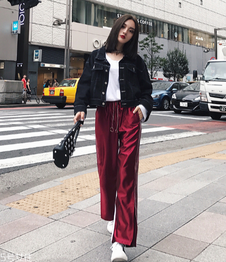闊腿褲上面穿什么衣服？這樣搭配不會(huì)出錯(cuò)