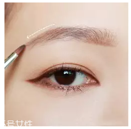 眉粉怎么畫眉毛好看？這么用眉妝超完美