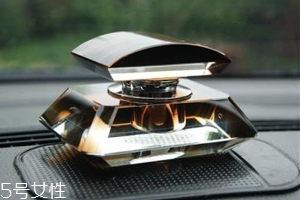 男士車(chē)?yán)锓攀裁聪闼?？廣藿香讓人清醒