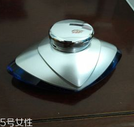 汽車(chē)香水怎么安裝？香水座需粘貼