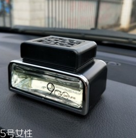 汽車香水座怎么加香水？用滴管注入原瓶