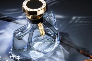 香水噴太多了怎么辦？用濕毛巾擦拭
