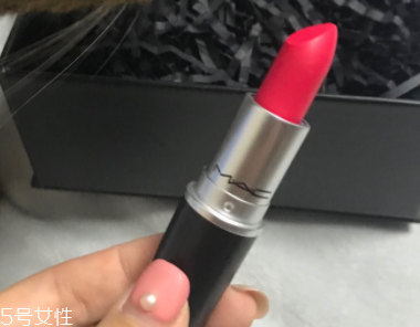 魅可珊瑚色口紅是幾號？relentlessly red桃花粉