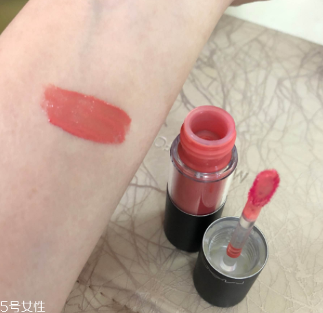 mac唇釉哪個(gè)顏色比較日常？溫柔清新珊瑚粉