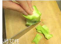 花椰菜怎么切？把整莖切掉最好炒