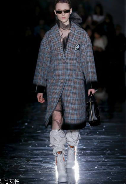 prada2018秋冬系列好看嗎_款式有哪些？