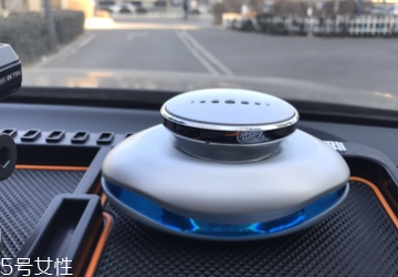 汽車(chē)香水怎么安裝？香水座需粘貼