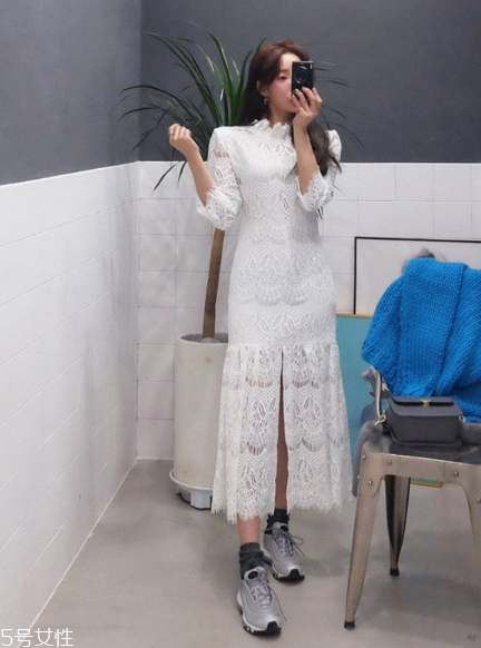 蕾絲連衣裙搭配什么鞋？開啟撩人春季