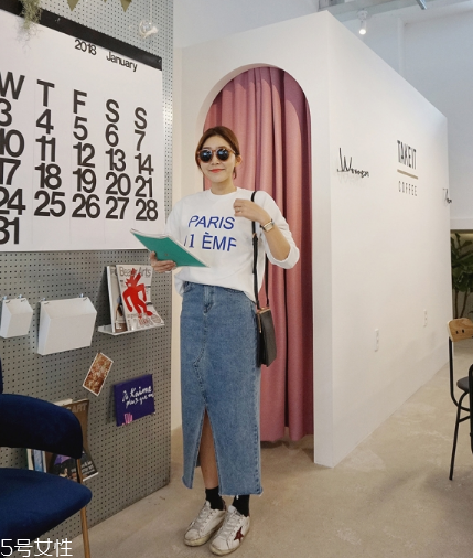 衛(wèi)衣搭配牛仔裙好看嗎？瞬間減齡變少女