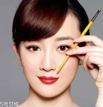 怎么化標(biāo)準(zhǔn)眉？三點(diǎn)法打造親和眉形