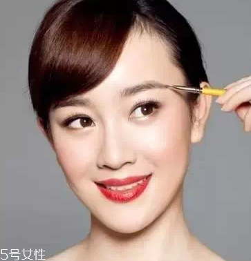 怎么化標(biāo)準(zhǔn)眉？三點(diǎn)法打造親和眉形