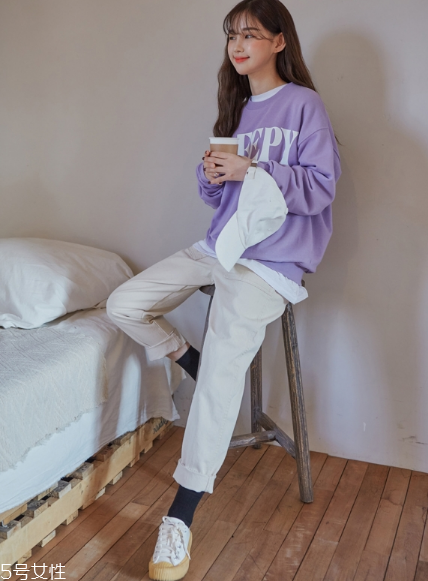紫色衛(wèi)衣怎么搭配？流行色助你成為時(shí)尚女王