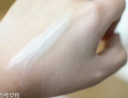 雪花秀修顏霜怎么用？輕柔按壓助吸收