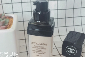 香奈兒粉底液哪款好？緊顏煥彩粉底液干皮救星