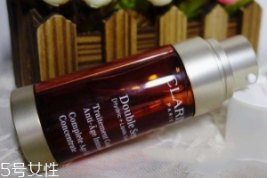 嬌韻詩雙管精華好用嗎？年輕肌膚的日常抗氧化產(chǎn)品