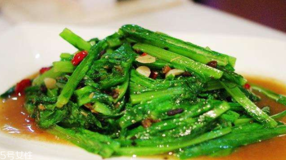 油麥菜怎么涼拌好吃？加點(diǎn)麻醬調(diào)味