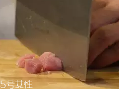 杏鮑菇怎么洗才干凈？鹽水泡泡輕松去污