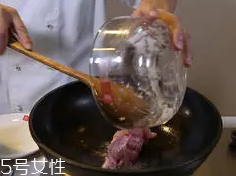 杏鮑菇怎么洗才干凈？鹽水泡泡輕松去污