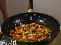 杏鮑菇怎么洗才干凈？鹽水泡泡輕松去污