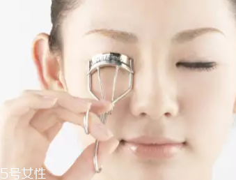 怎么刷睫毛膏才翹才長？8個步驟刷出動人電眼