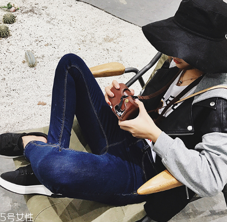 牛仔褲和休閑褲哪個(gè)好看？各有各的特色