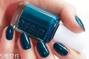 綠色指甲油顯手黑嗎？反光深綠色適合黃皮