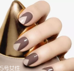 綠色指甲油顯手黑嗎？反光深綠色適合黃皮