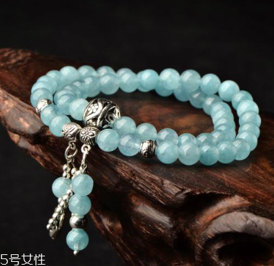 藍水晶手鏈多少錢？普通的百元以內(nèi)