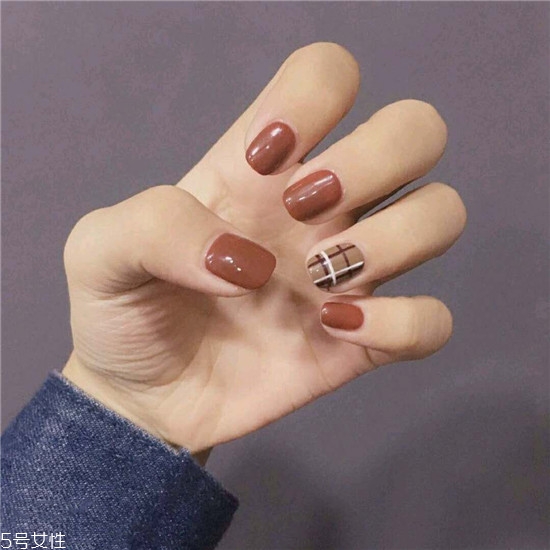 什么美甲顯手白又修長(zhǎng) 氣質(zhì)花朵美甲具體步驟 什么美甲顯手白又修長(zhǎng) 氣質(zhì)花朵美甲具體步驟