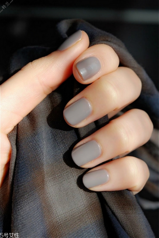 什么美甲顯手白又修長(zhǎng) 氣質(zhì)花朵美甲具體步驟 什么美甲顯手白又修長(zhǎng) 氣質(zhì)花朵美甲具體步驟