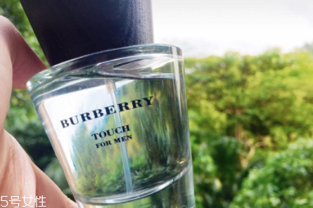 burberry情緣男士香水女士能用嗎？男女皆宜的木質(zhì)香調(diào)