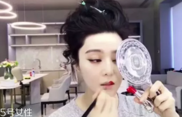 口紅干了嘴脫皮怎么辦？4步打造水潤(rùn)雙唇
