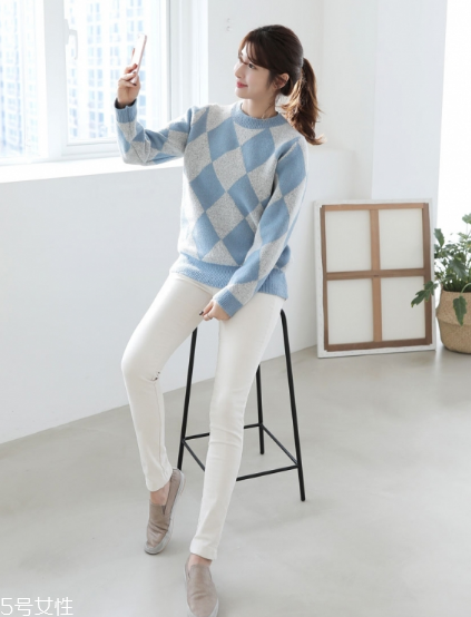 格子毛衣怎么搭配？盡顯減齡學(xué)院風(fēng)