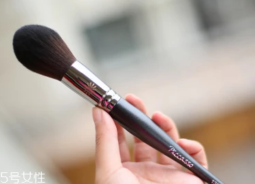 散粉刷多久洗一次？7到15天清洗一次