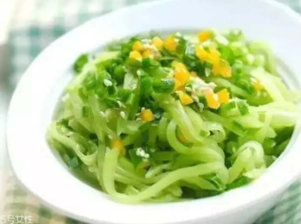萵筍生吃好還是熟吃好？煮熟后維生素含量大大降低