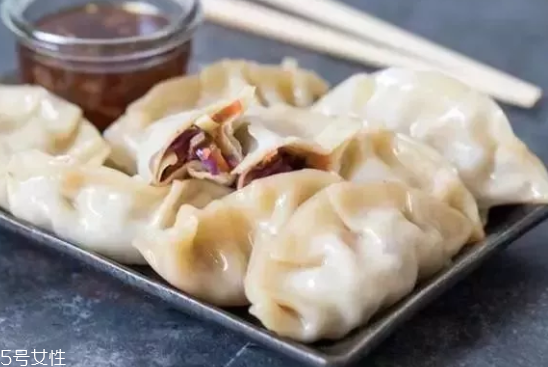 餃子餡可以放雞精嗎？會(huì)危害健康