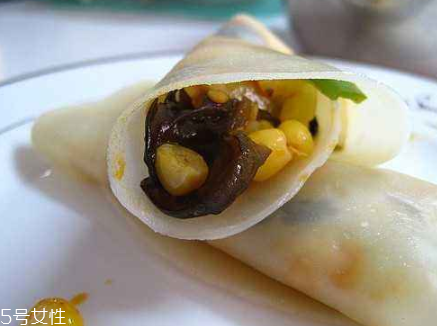 搟餃子皮怎么轉(zhuǎn)圈？借用巧力才能轉(zhuǎn)圈成圓